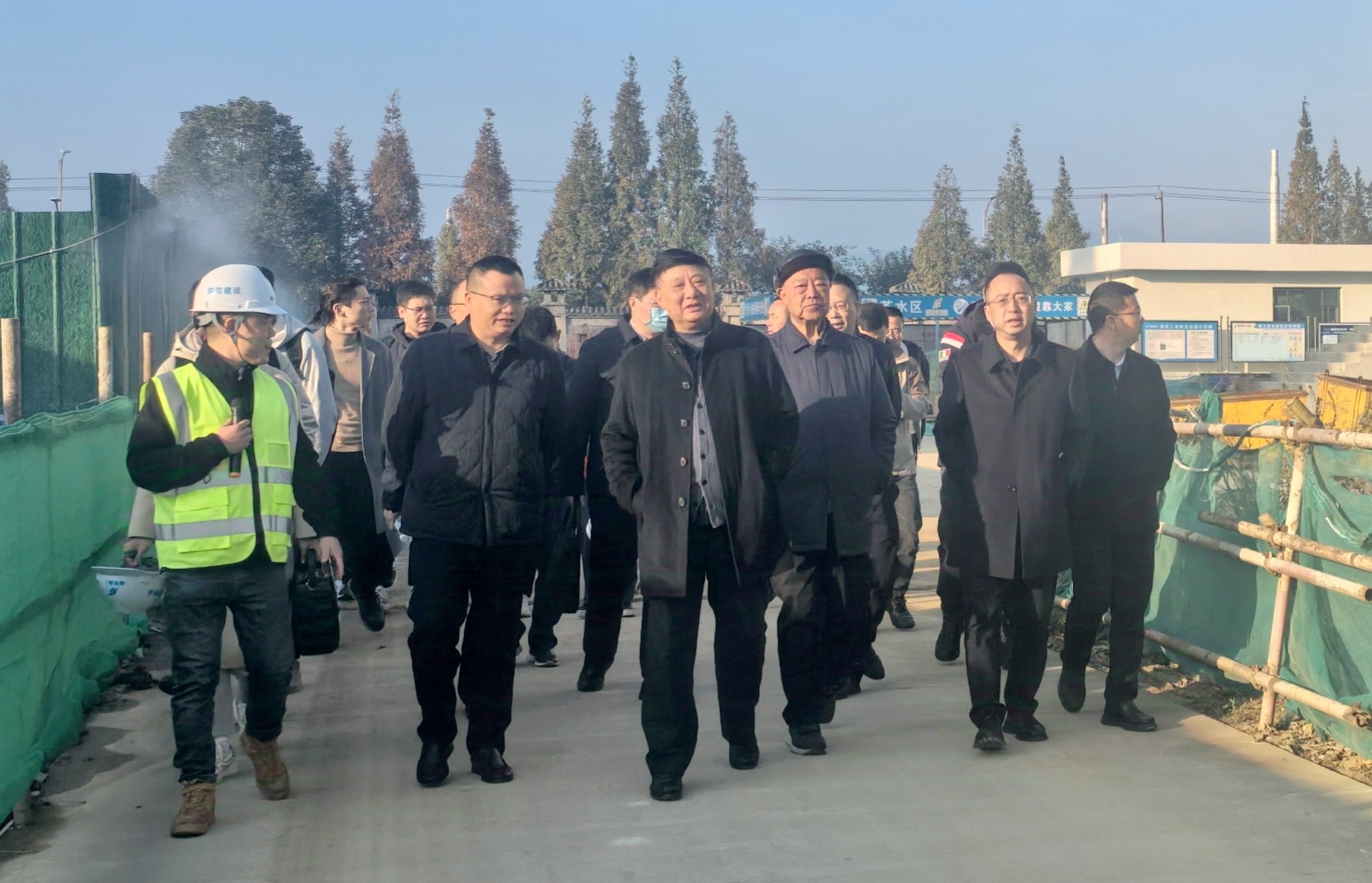 四川劍南春集團一行到綿竹劍竹酒業(yè)生產基地考察交流